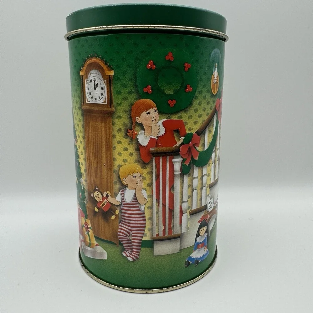 1993 Hershey Reeses Peanut Butter Cup Winter Christmas Santa Metal Tin‎ Vintage